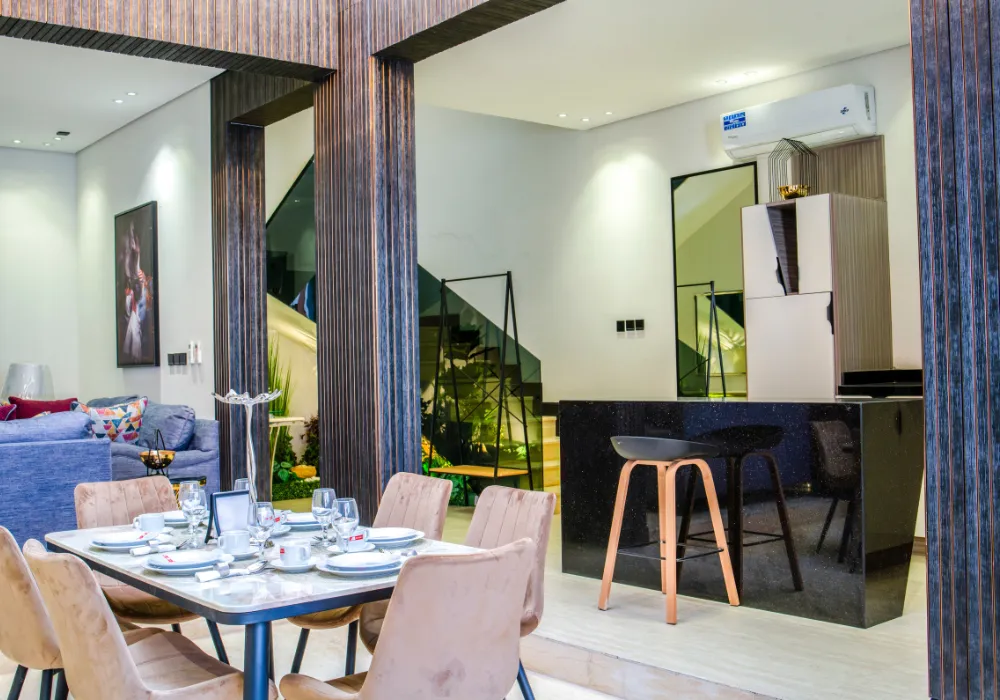 الفرق بين الشاليهات والفلل الفندقية وأيهما أفضل للإقامة في الرياض؟